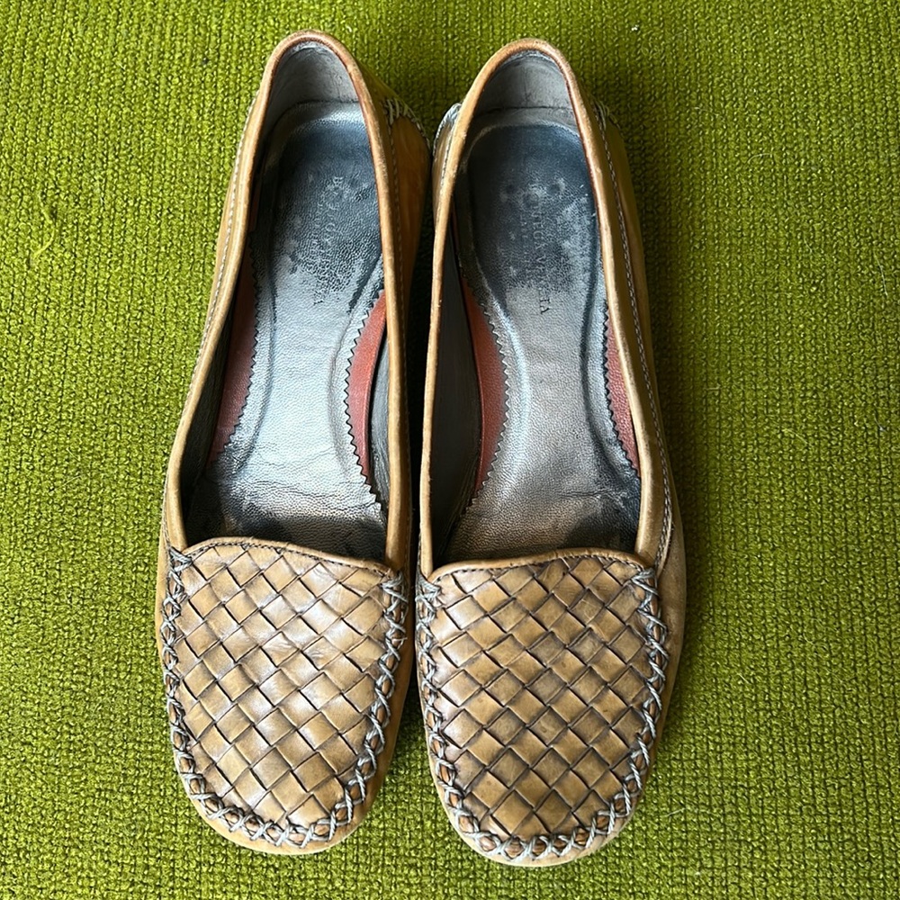 Vintage BOTTEGA VENETA intrecciato loafers